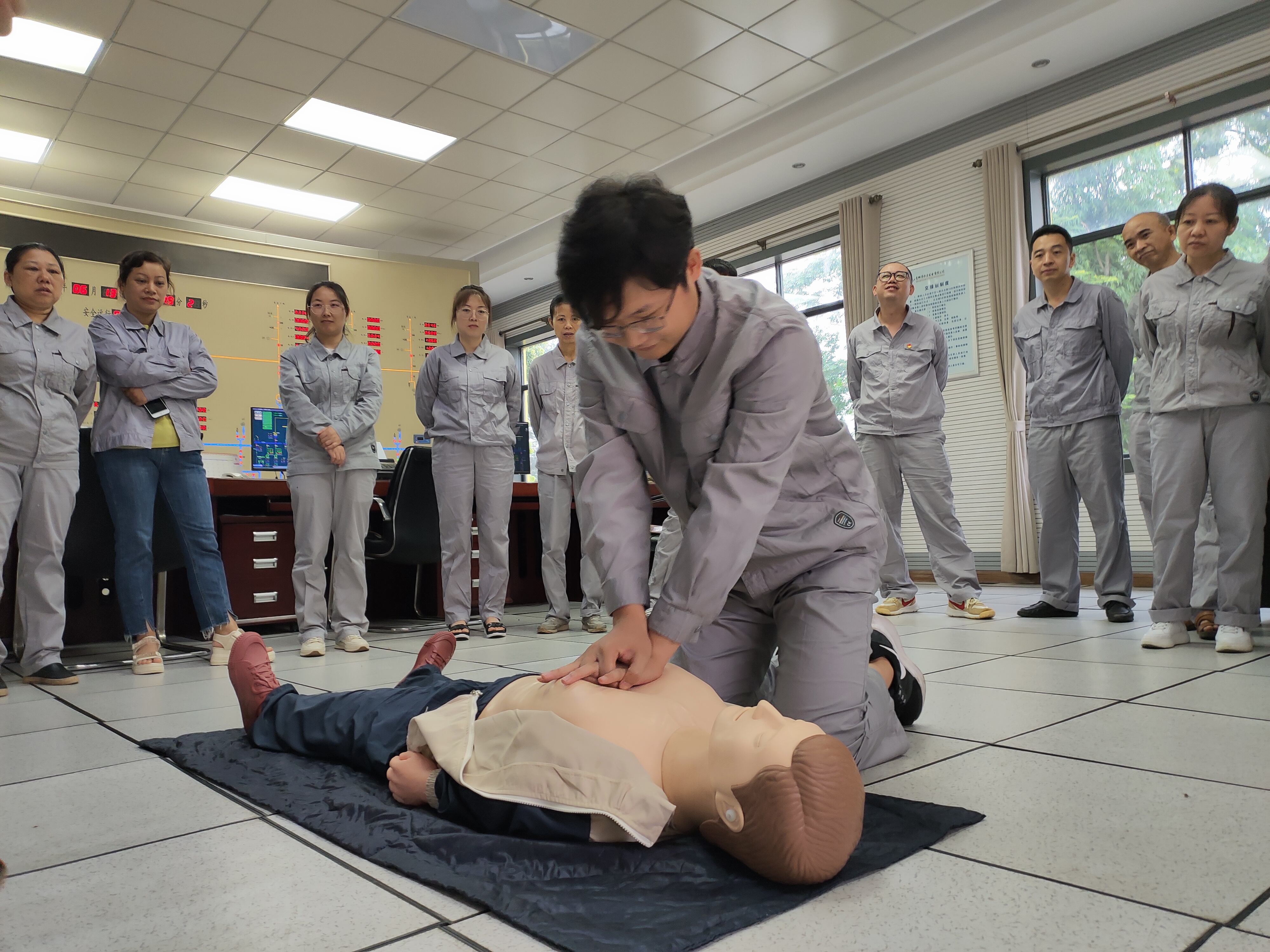 图片3.jpg 图片3.jpg